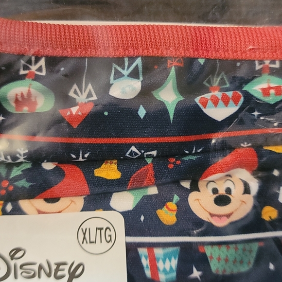 Disney Reusable Face Mask 😷, Christmas Mickey Mouse, this is a set of 5 - Picture 5 of 5
